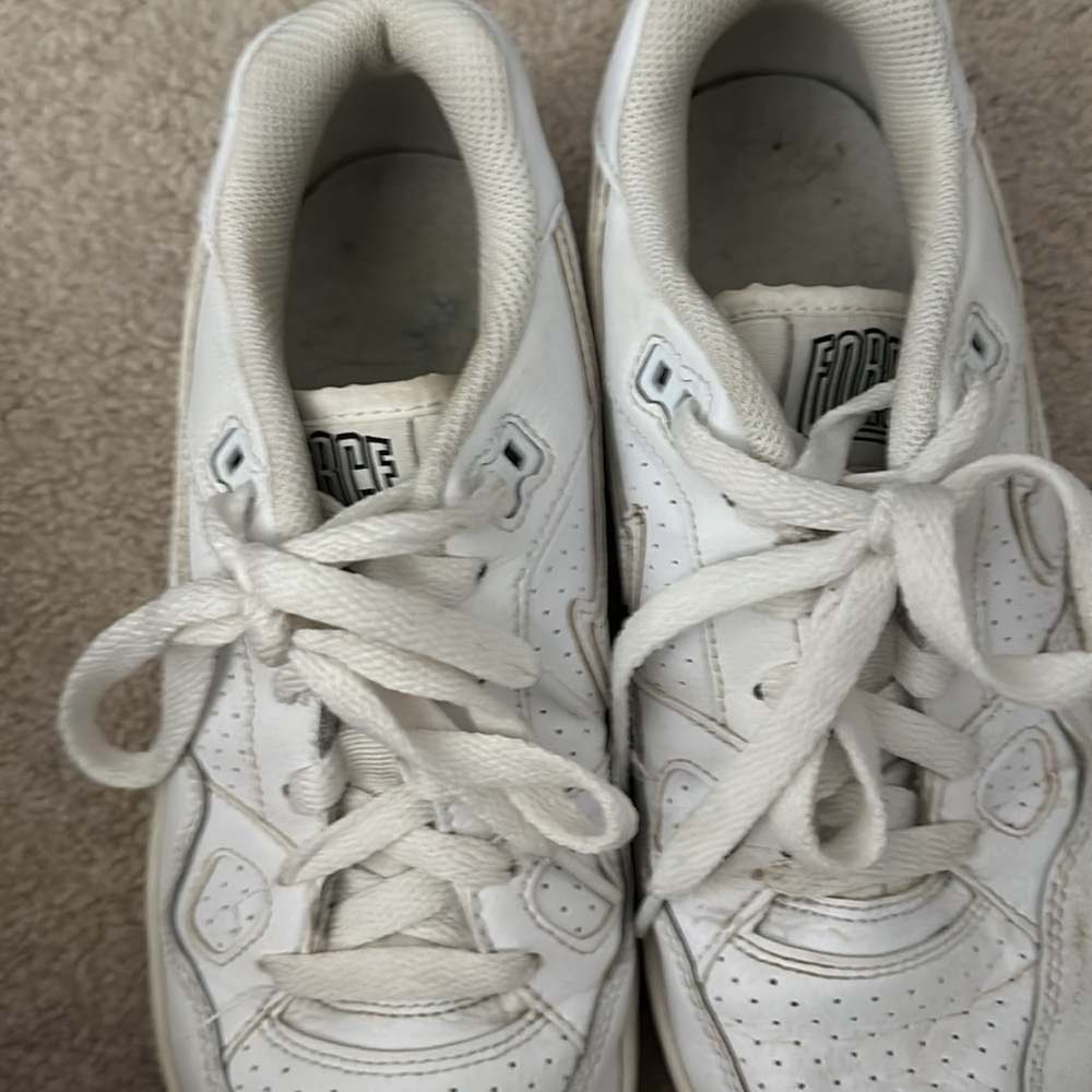 Nike sneakers - Picture 2 of 5